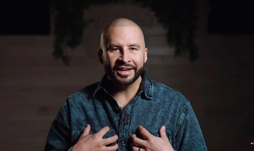 Pastor lamenta sobre período longe de Deus: 