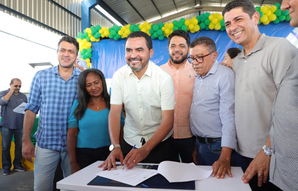 Em Juarina, governador Wanderlei Barbosa inaugura pavimentação asfáltica e destacamento da Polícia Militar e aprecia Festa do Milho