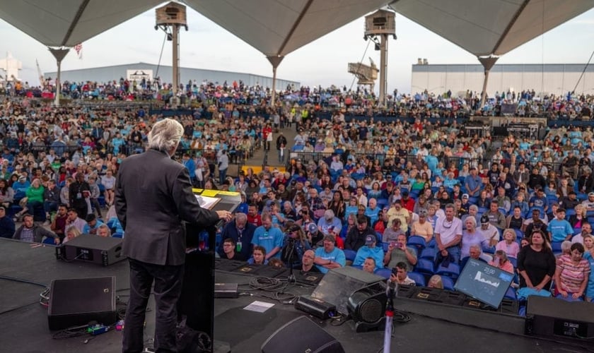 Mais de 1.400 pessoas aceitam Jesus em turnê evangelística de Franklin Graham nos EUA