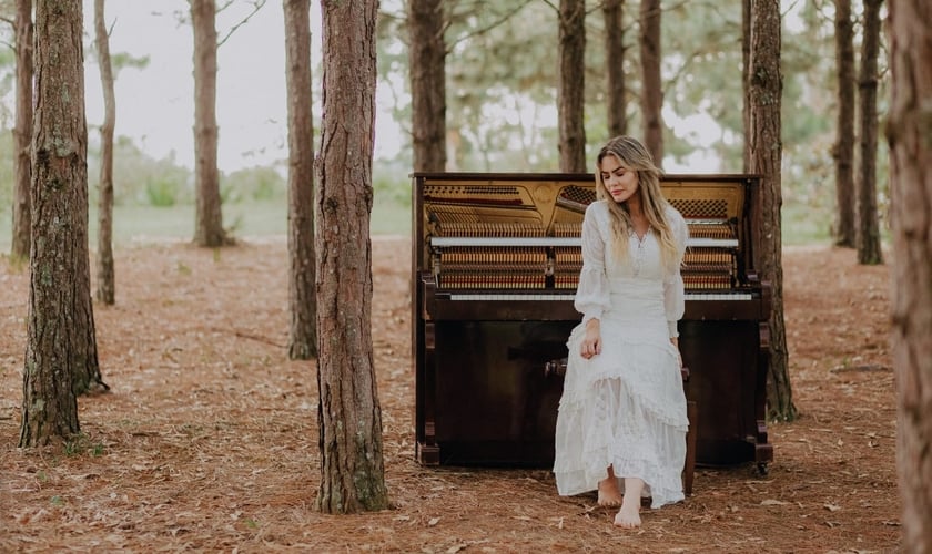 Cantora gospel Lilian Lopes lança a canção autoral “Esqueça o que Passou”
