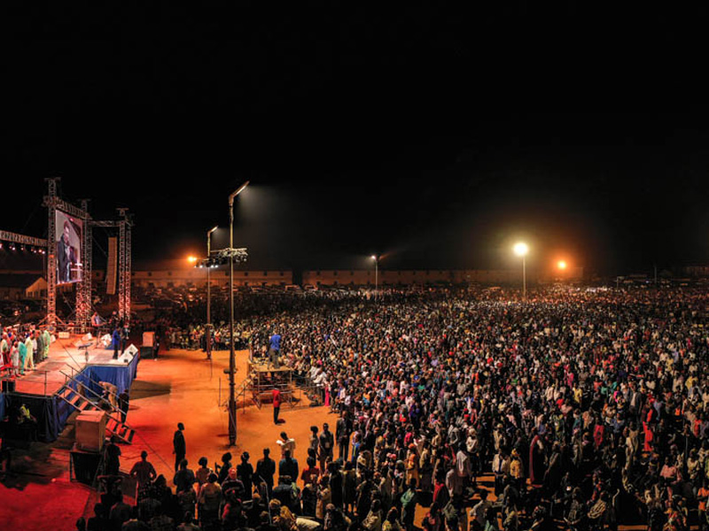 Mais de 1 milhão de pessoas aceitam Jesus em encontros evangelísticos de 11 cidades na Zâmbia