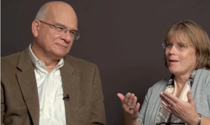 Pastor Tim Keller tem complicações no tratamento contra câncer e sua esposa pede orações
