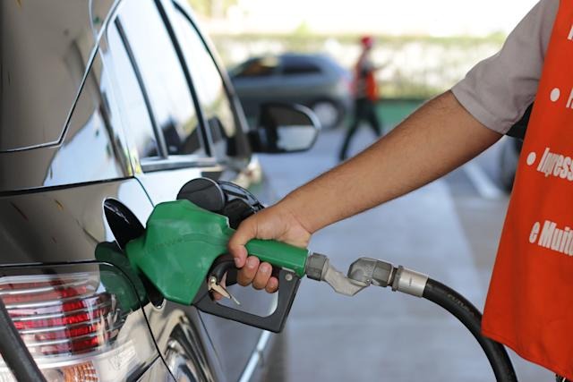 Petrobras promove cortes expressivos no preço do gás de cozinha, gasolina e diesel, trazendo alívio financeiro para consumidores