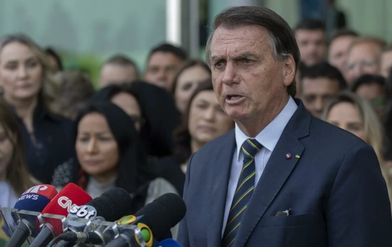 Bolsonaro se posiciona sobre perseguição e defende que não há justificativa para sua prisão