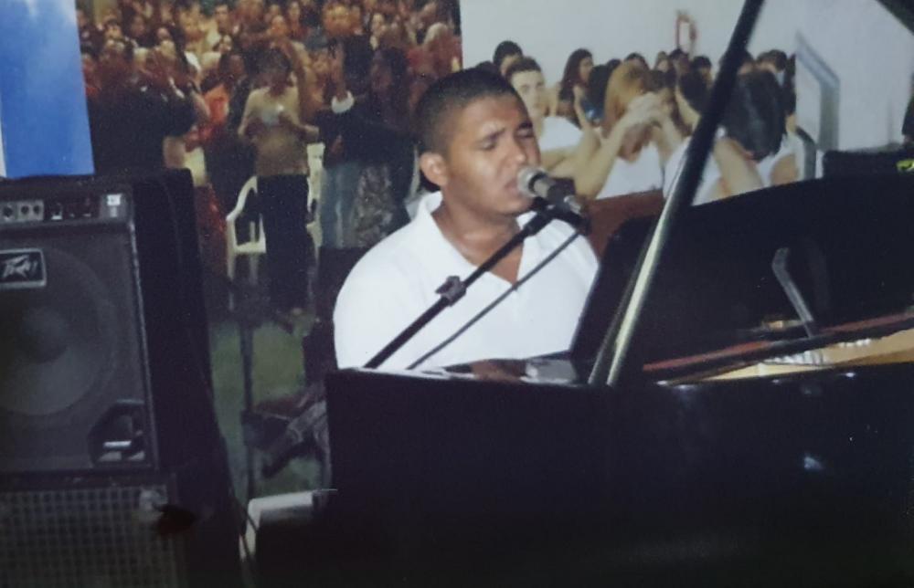 Histórias emocionantes do pai do cantor Israel Salazar: Uma jornada de inspiração e música